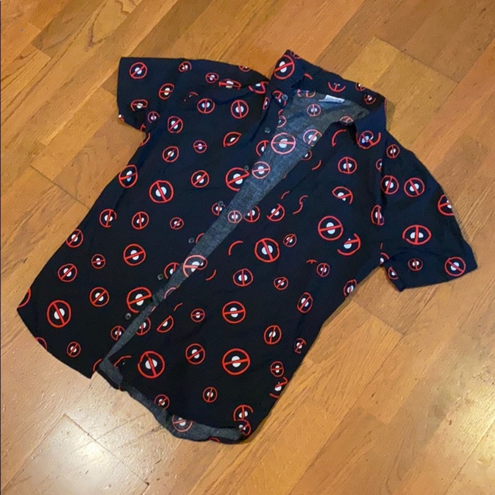 Small Men’s Dead Pool Button Up T-Shirt